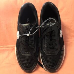 Women’s black farina knit shoes size8